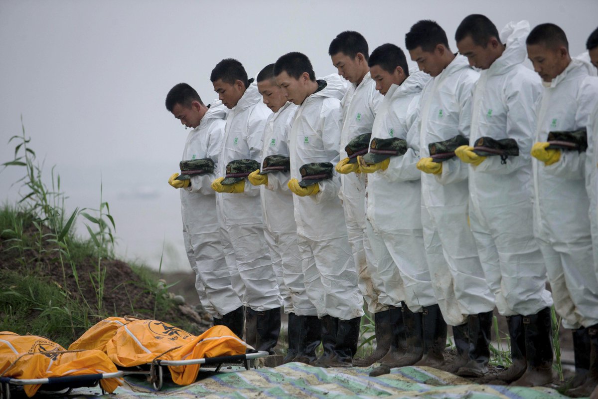 STForeignDesk's tweet image. #Yangtzeshipsinks: Latest figures - 14 survivors, 65 dead, more than 370 still missing