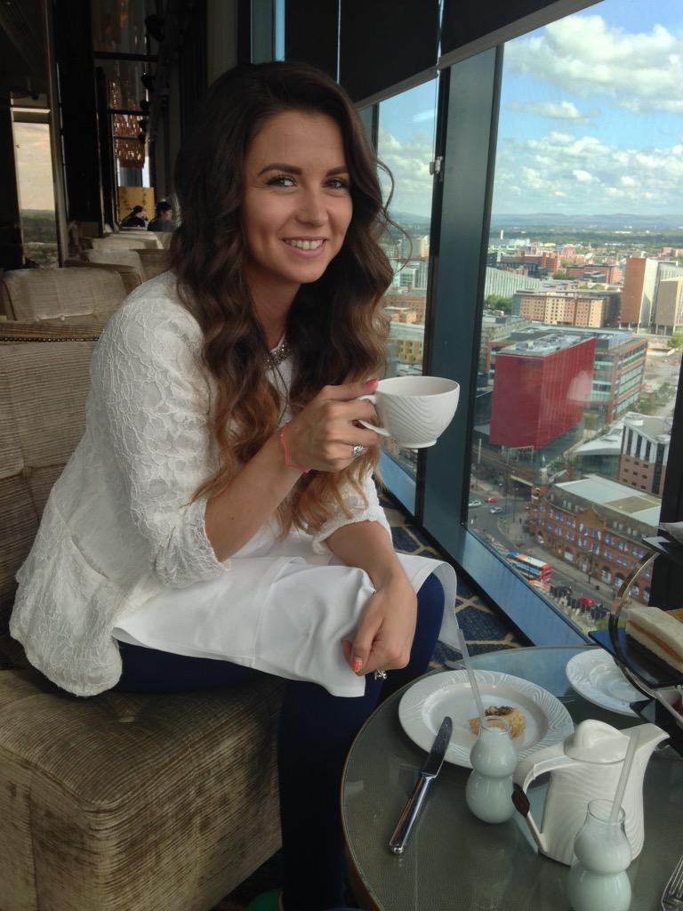fishwick6's tweet photo. Happy birthday to the beautiful @Daisy_Yeads! I hope you enjoyed your tea and cocktail. Sorry it's late, I love you 💙 http://t.co/h1c7NlPWmh