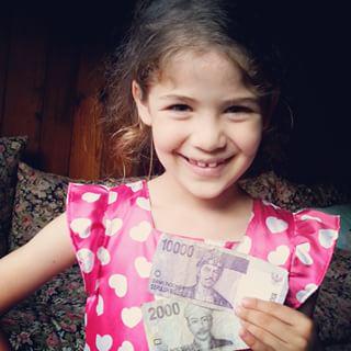 IsabellaDamla's tweet photo. Endonezya parasi :)) butun endonezyalilara selamlar :* http://t.co/LiKZ5IhRTV