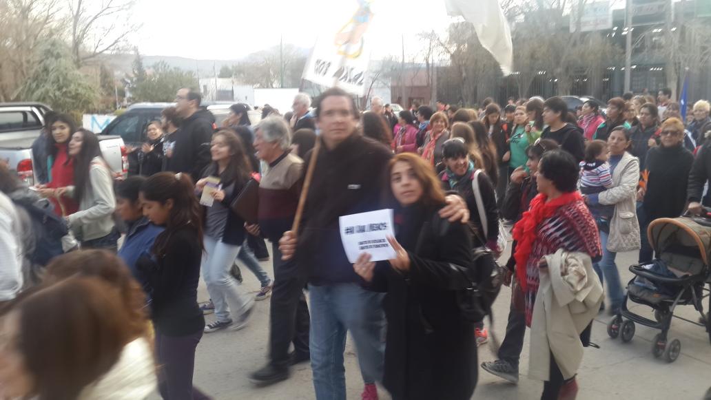 Piren_'s tweet photo. #NiUnaMenos en Chos Malal, Neuquén @bdlvictorhugo #BastaDeViolencia #BastaDeFemicidios http://t.co/xyow64qodl