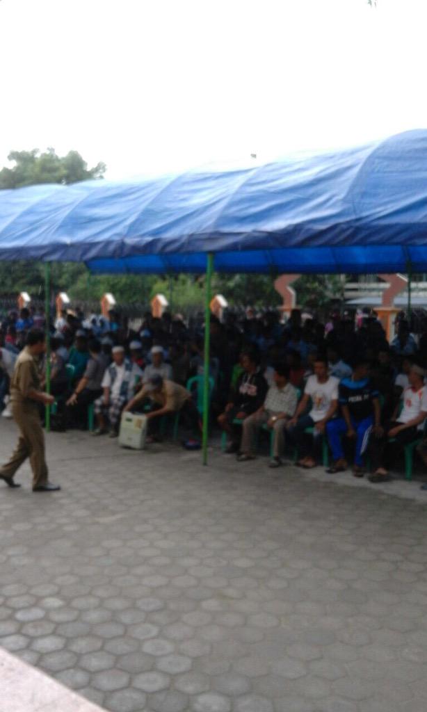 Sambang pulau tupabiring utara Dlm rgk sosialisasi PerUU Perikanan KA <a href="/PolresPangkep/">Humas Polres Pangkep</a> <a href="/dayatonya/">Mohammad Hidayat</a> <a href="/susipudjiastuti/">Susi Pudjiastuti</a>