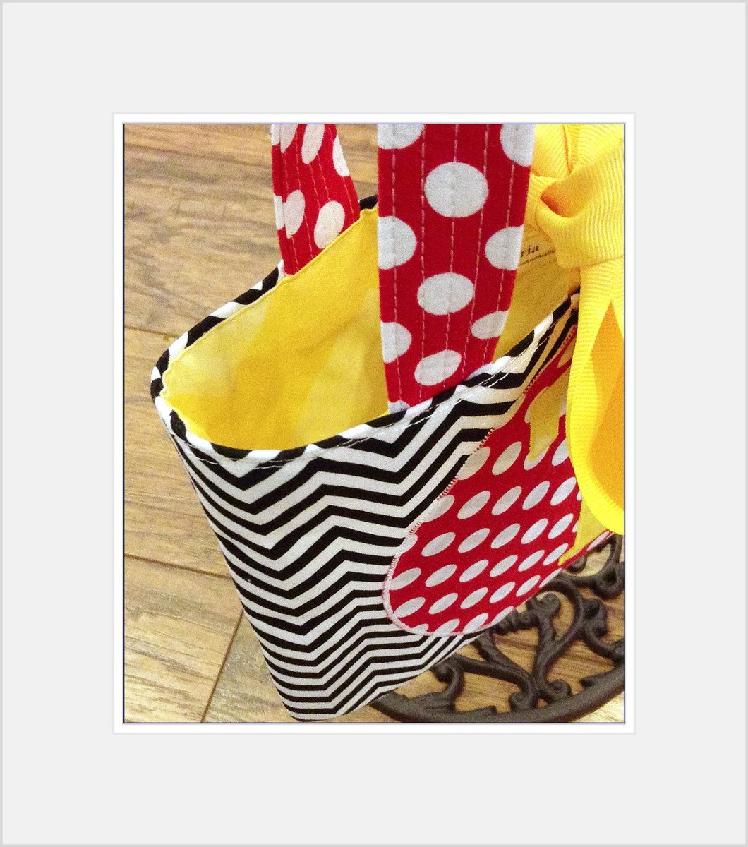 Alex_And_Ria_'s tweet image. Personalized Girls Tote Bag Flower Girl Gift Red Yellow Black Wedd… etsy.me/1jgQvrB #Etsy #CustomizedToteBag