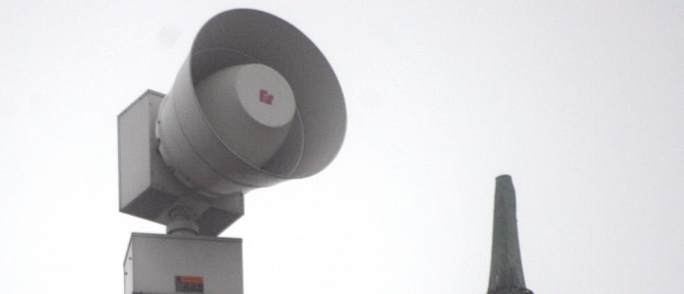 TVNET_zinas's tweet image. Dzirdi? Tikai bez panikas! Latvijā uz trim minūtēm iedarbinātas trauksmes sirēnas go.tvnet.lv/jxwcmn