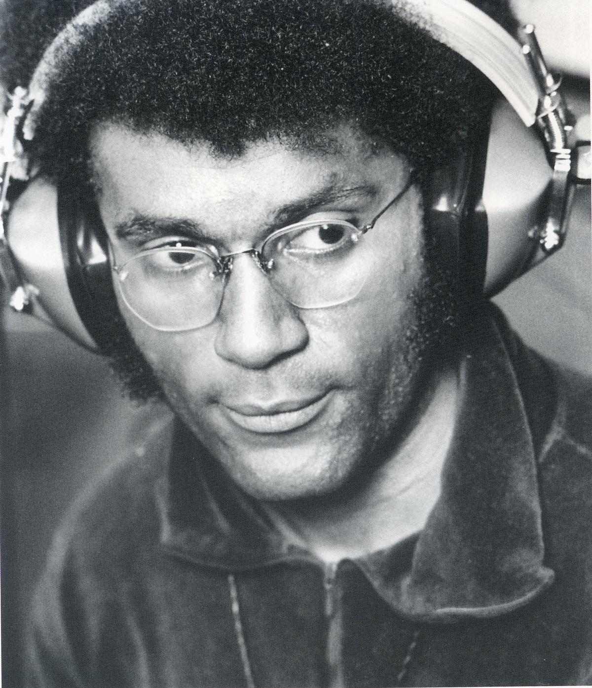 Happy Birthday, Anthony Braxton! 
Listen to the master playing piano - 