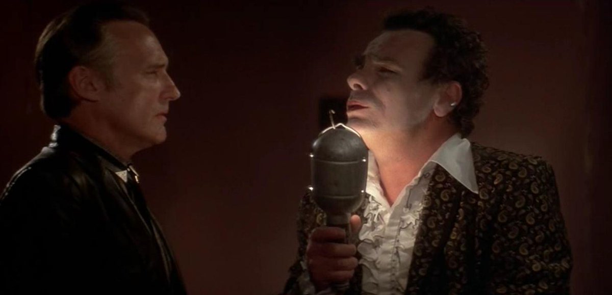 waitpause's tweet photo. Blue Velvet (1986) |That moment someone butchers your favorite song by deciding to kareoke to it #kareoke #blueVelvet http://t.co/gHk4751HYh