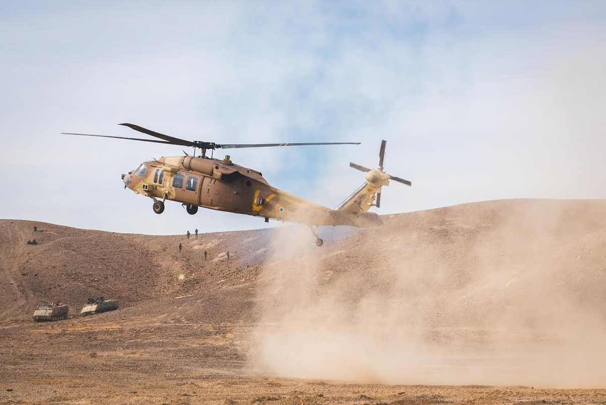 IDF's tweet photo. If you can’t take the simmering heat, don’t become an IDF commander. #DesertTraining #photos http://t.co/RBLun3Jjqg