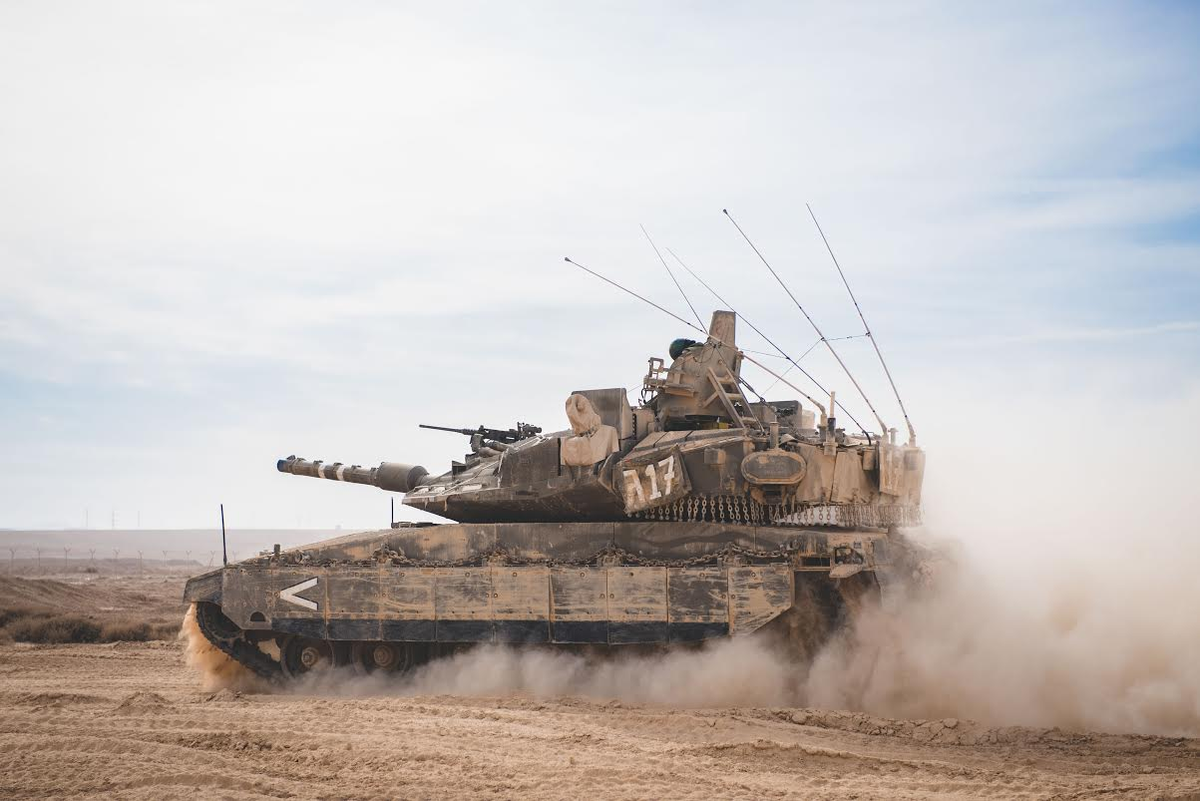 IDF's tweet photo. If you can’t take the simmering heat, don’t become an IDF commander. #DesertTraining #photos http://t.co/RBLun3Jjqg