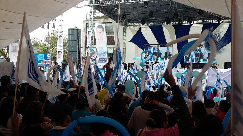 CGNogueda's tweet photo. Demostrando músculo @CamiloCL_ #UnVotoPorLaPaz Jefe Delegacional #Cuajimalpa 2015-2018 http://t.co/B5feZ28ShA