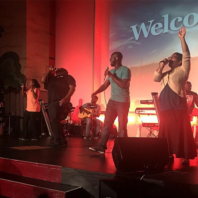 oneonline_'s tweet photo. "I want to go deeper"🎶🎶 @onechurchla #worship #PraiseHim #deeperinJesus #onevoice @brianlamarstokes http://t.co/ZC3NoVTQUb