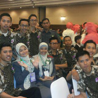 silvy_wb's tweet photo. pelantikan dan angkat sumpah tenaga tekhnis kefarmasian SMKF sari farma - Hotel Horison Bandung @sarifarma http://t.co/ohzq2kTz29