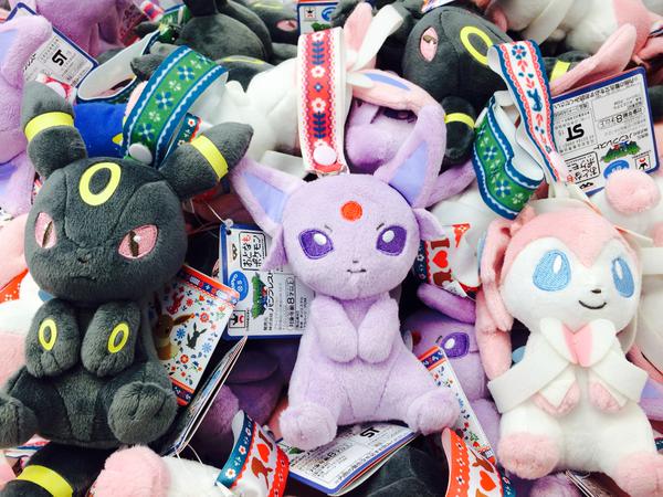 アドアーズプライズ イベント情報 در توییتر 景品情報 I Love Eievui カバンに付けられるでっかいぬいぐるみ 3登場 エーフィ ブラッキー ニンフィアの3種類 ぬいぐるみもヒモの模様も可愛すぎ 導入店舗はhpで エーフィ ブラッキー ニンフィア Http アドアーズプライズ イベント情報 در توییتر 景品情報 I Love Eievui カバンに付けられるでっかいぬいぐるみ 3登場 エーフィ ブラッキー ニンフィアの3種類 ぬいぐるみもヒモの模様も可愛すぎ 導入店舗はhpで エーフィ ブラッキー ニンフィア Http