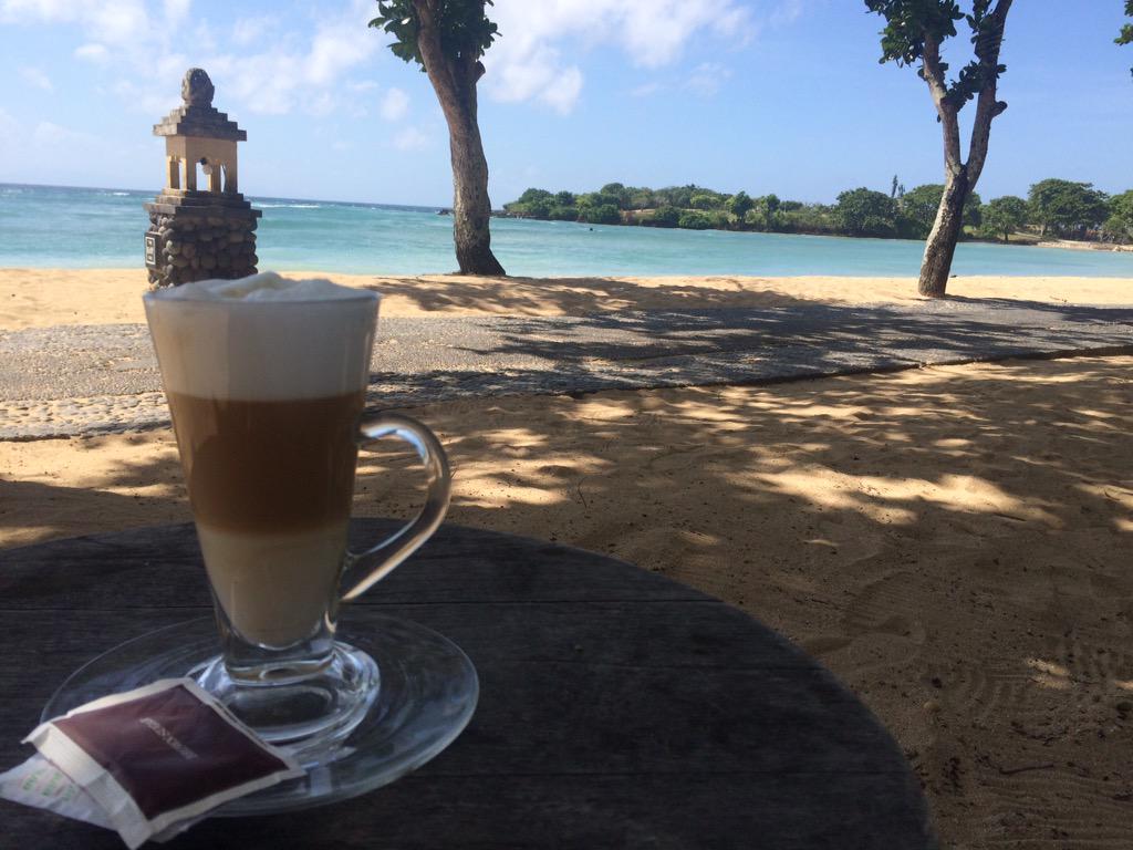 Late Morning Coffee plus the best view of the ocean? Only <a href="/hazebeachclub/">Hazebeachclub</a> 👌🌴☀️