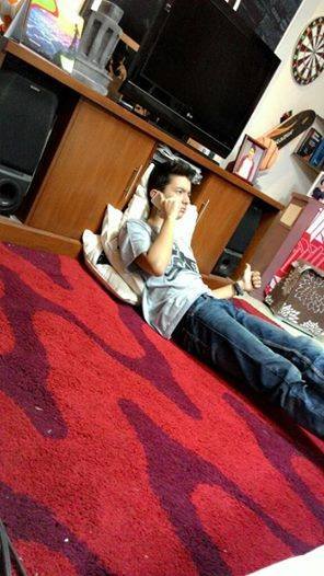 BrayanReall's tweet photo. Hallo
siapa yg mau aku telpon-:) haha-:)
@bryandomani__BD 

#fens2015 http://t.co/6U3dp1DGtX