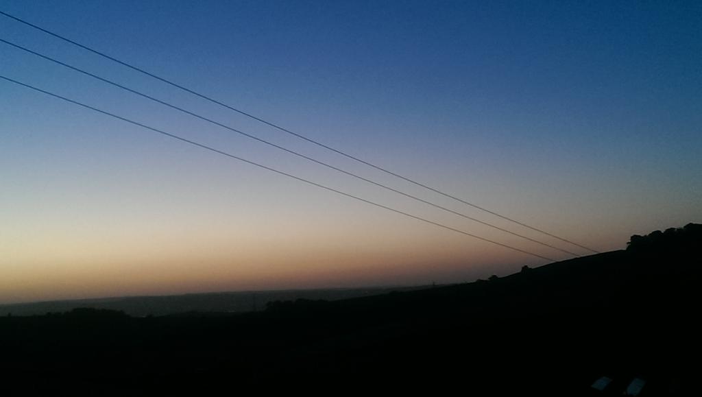 Progarda_Secure's tweet image. Looks like we have the start of a warm day today, don't forget to keep hydrated. #Sunrise #SecurityHour