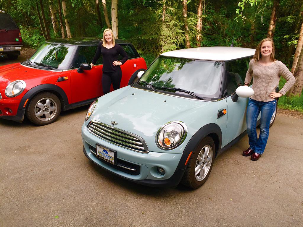 tschappattack's tweet photo. Hillary's first car #minicoopergang #twins http://t.co/SXC12NS3mo