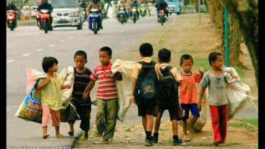 radheyvarma's tweet photo. एक सुबह ऐसी भी होती है दोस्तों...,
जहा आंख जिंदगी जीने के लिए नही.. जिंदा रहने के लिये खुलती है... http://t.co/4ZUzlULX9H