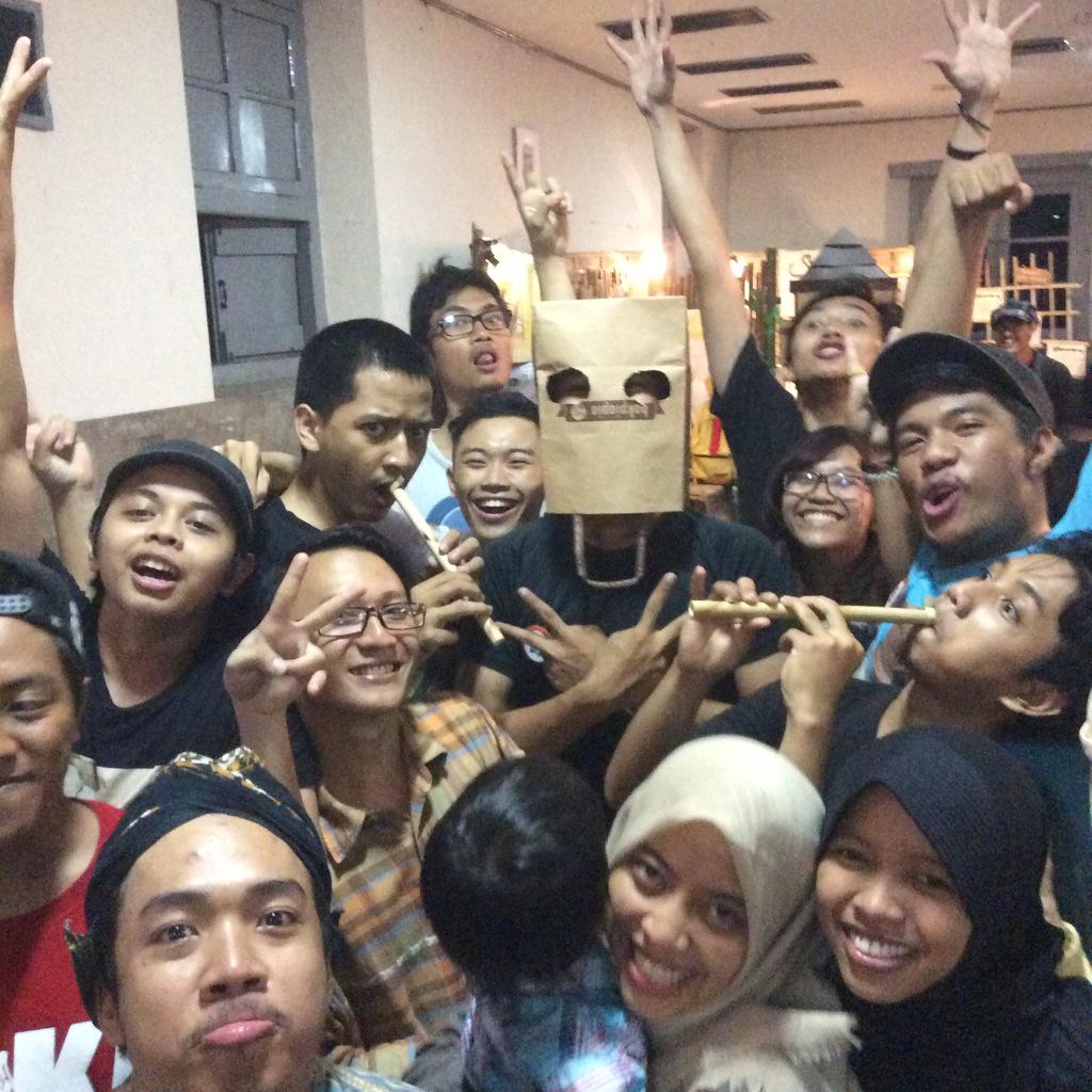 kerisloka's tweet photo. keceriaan di hari ketiga...

jangan lupa, hari ini acara penutupan! http://t.co/S1KecIlKor