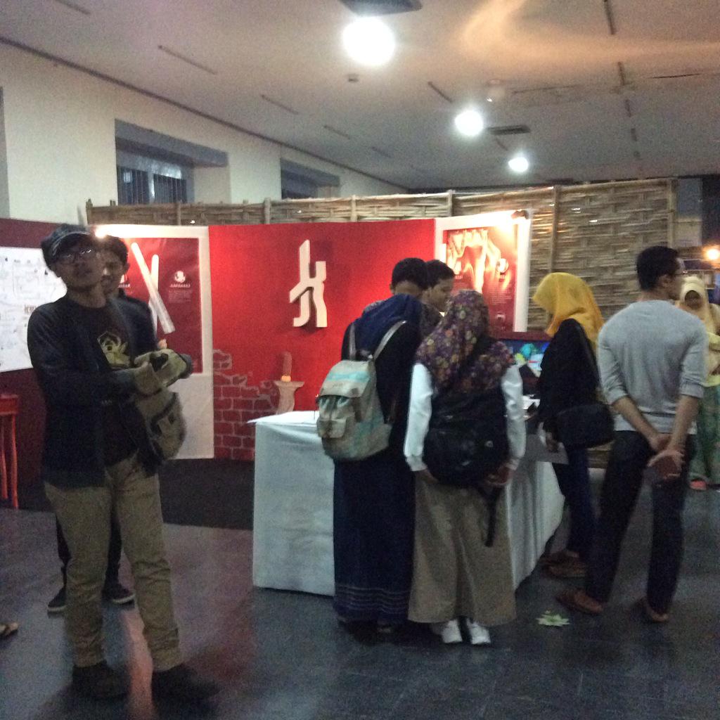 kerisloka's tweet photo. keceriaan di hari ketiga...

jangan lupa, hari ini acara penutupan! http://t.co/S1KecIlKor
