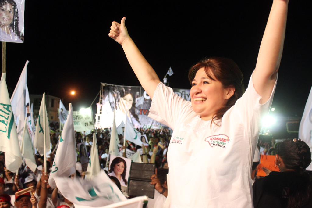 CeliaRivasR's tweet photo. Hoy, 25,000 personas fueron testigos de que mis compromisos los cumpliré. Voy a trabajar sin descanso para ello http://t.co/rgALfreXBb