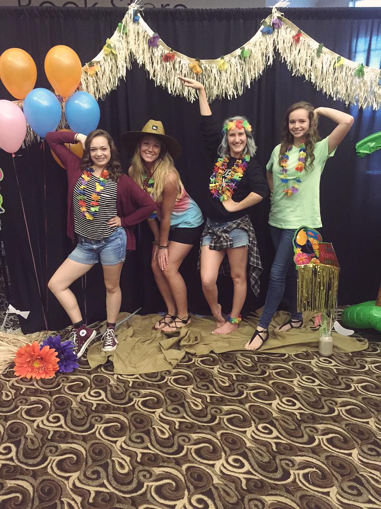 heatherelyse12's tweet photo. We are the cutest. #4dancers http://t.co/G3N3NWKCZo