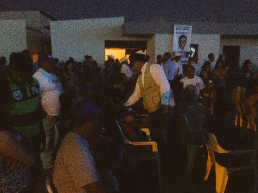 JavierDagnino's tweet photo. Cierre de campaña con Martín "el Bachon" Bojorquez #MenosDiasMasTrabajo #SiSeHace @EdgarmRe @raquelnanez1 @CarlosFB65 http://t.co/dfpwX3BErr