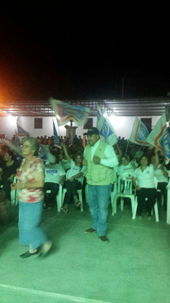JavierDagnino's tweet photo. Disfrutando con el ambiente que se vive en el cierre de Martín "el bachon" Bojorquez en Aconchi @dianaquirogac http://t.co/7WdPpdd2Kg