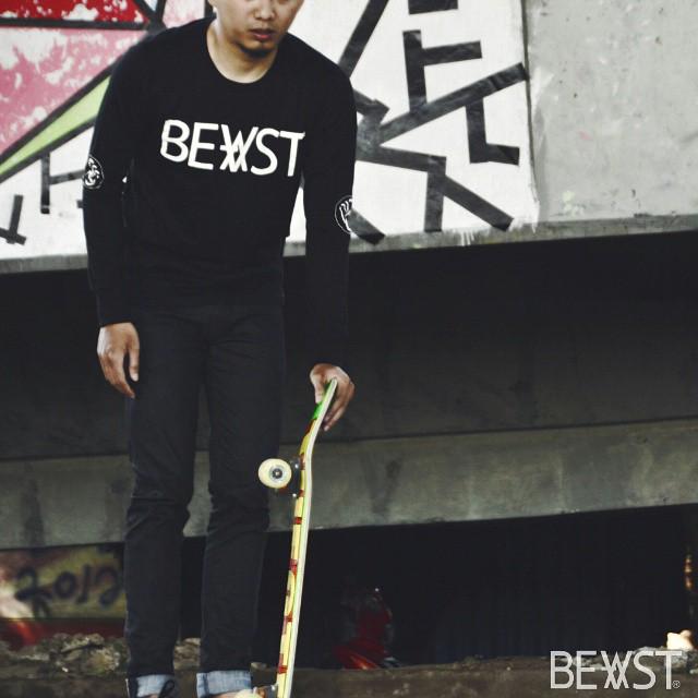 ImaBEVST's tweet photo. BEVST Long sleeve logo tees. Available size S,M,L,XL. Cotton 30s,discharge print.
#BEVST #BlackonBlack #streetart http://t.co/xovlrw5ULZ