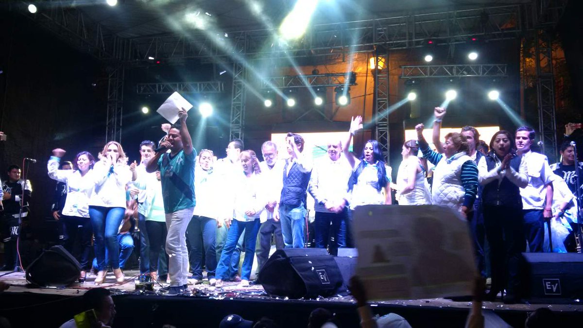 antonietagalina's tweet photo. Gracias a las personas que asistieron al #CierreTurquesa y sobre todo por respaldar a este @EquipoDePrimera http://t.co/Gk6JAKOkfa