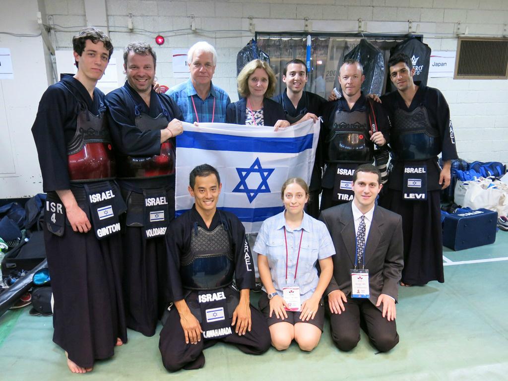 イスラエル大使館 Israel In Japan 世界剣道選手権 イスラエル 代表参加 5月29日 31日に東京で開催された世界剣道選手権大会に イスラエルからは7名 男性6名 女性1名 が参加しました 試合の後には 大会会場を訪れたカハノフ大使夫妻と記念撮影 イスラエル大使館 Israel In Japan 世界剣道選手権 イスラエル 代表参加 5月29日 31日に東京で開催された世界剣道選手権大会に イスラエルからは7名 男性6名 女性1名 が参加しました 試合の後には 大会会場を訪れたカハノフ大使夫妻と記念撮影