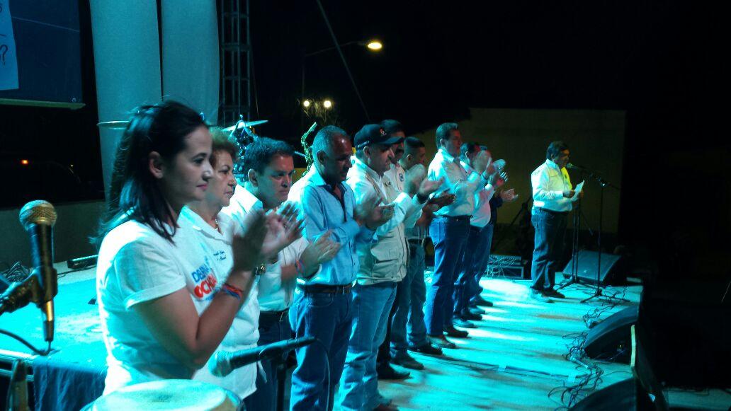 JavierDagnino's tweet photo. Acompanando a Martín "El Bachon" Bojorquez en su cierre de campaña @YessyContR @teresalizarraga @lic_teran http://t.co/G5b72HA8AU