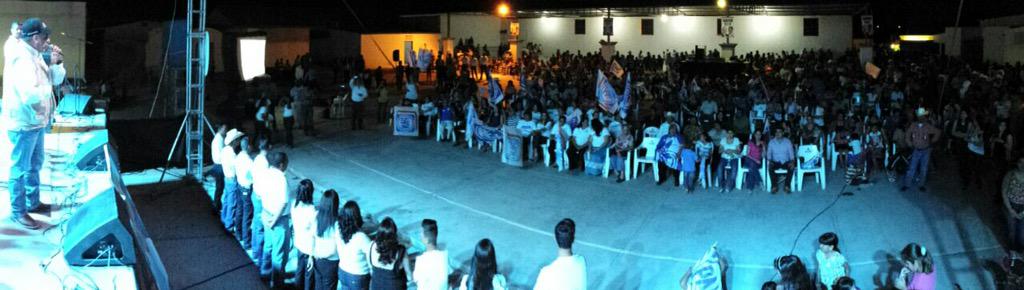 JavierDagnino's tweet photo. Gran cierre de campaña esta noche en Aconchi #SiSeHace @MartinleyvaR @fatiimapes @Vivi_Mirandaa @mcuen http://t.co/cXYJnSrTOL
