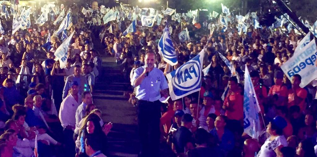 SOFIA_SC_'s tweet photo. Y cerramos campaña como los grandes, enorme evento en #Hermosillo #ElSonoraQueQueremos @JavierGandaraM @GustavoMadero http://t.co/tiOZovQR0D