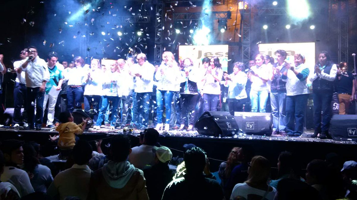 antonietagalina's tweet photo. Gracias @gerislas por tu respaldo y confianza, juntos este 7 de Junio pintaremos a Puebla de Turquesa #CierreTurquesa http://t.co/TVMfVljZuN