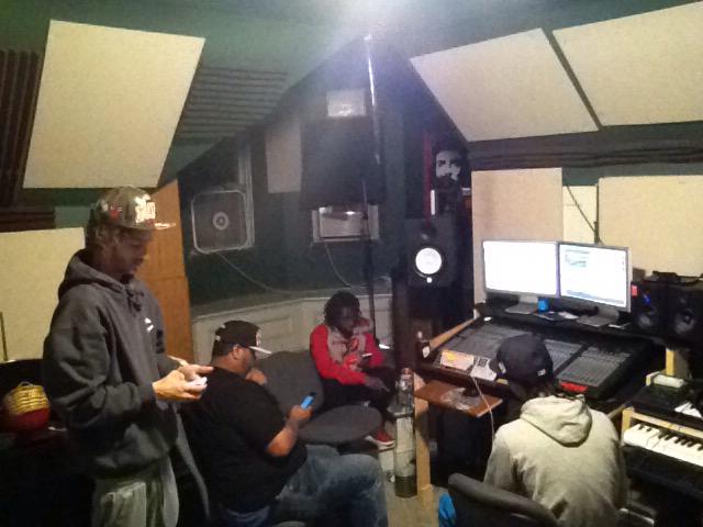 Da_Bando_Studio's tweet photo. #WAYUP http://t.co/nZ8dsPG19U