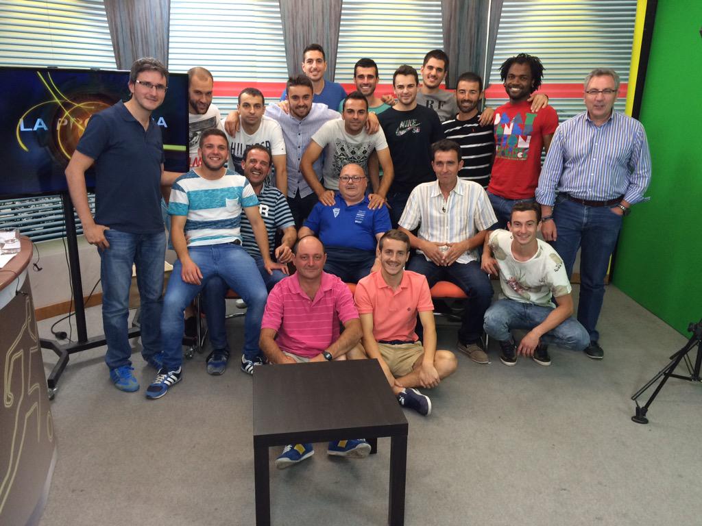 Hoy es un gran día en <a href="/telejumilla/">Telejumilla</a>. Nos visita la plantilla completa del @FcJumilla. Cercanos, divertidos...#familia