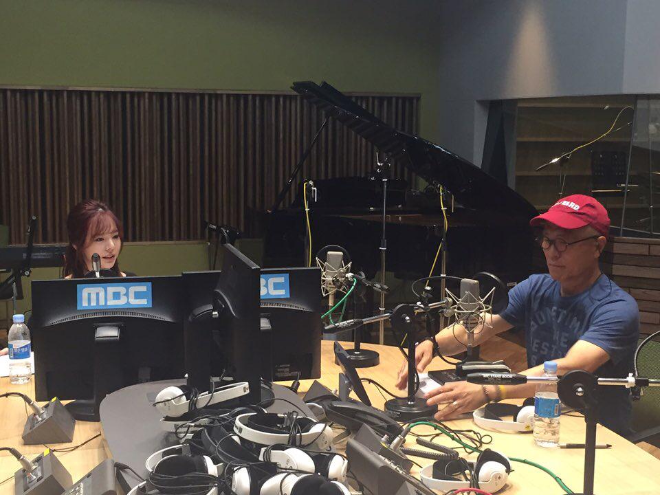 [OTHER][06-02-2015]Hình ảnh mới nhất từ DJ Sunny tại Radio MBC FM4U - "FM Date" - Page 16 CGp-BriUgAA_O1e