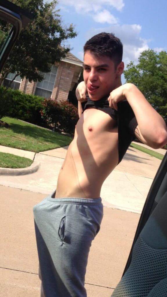 ASM_AngSarapMo's tweet photo. Tayo na tayo eh. Dila pa more. #YummyBoys #Hotmen http://t.co/tUPQuW46Pd