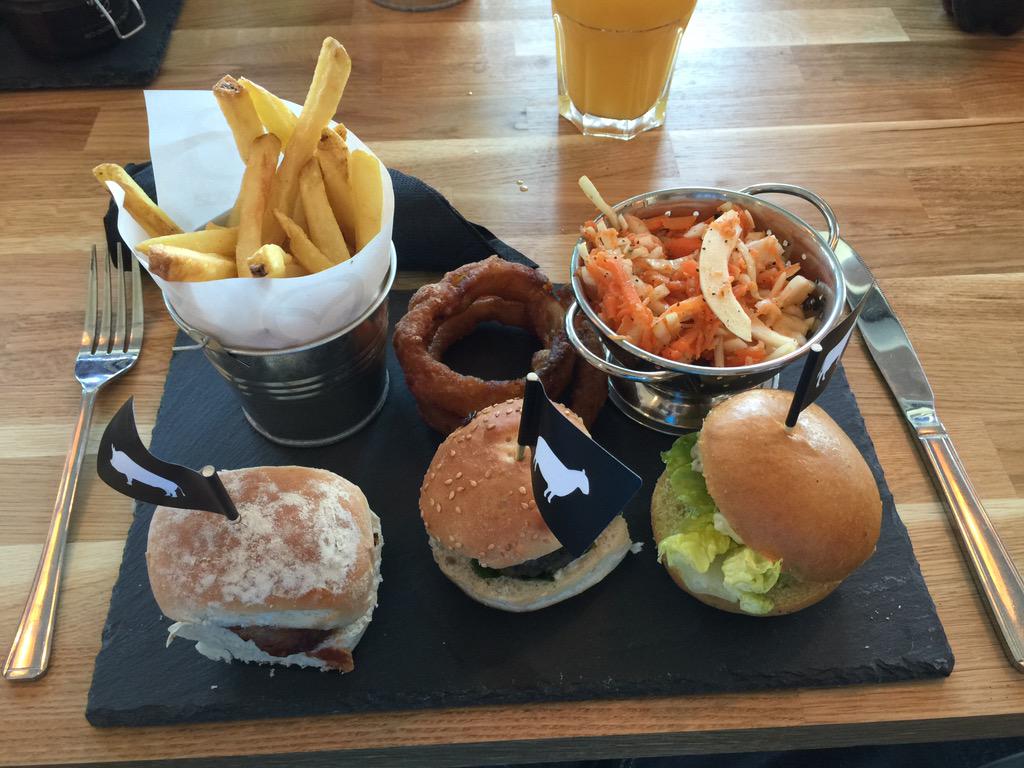 ChrisJG1988's tweet photo. That was one of the best lunches I've had in a long time, real treat from @Mazda_UK #cx3launch http://t.co/Vndc23FKBs