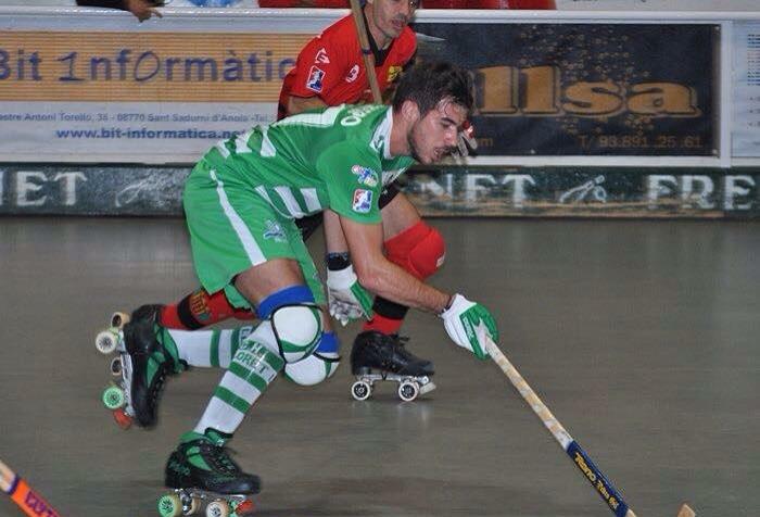 LAVENDEENNE85's tweet photo. @vicrespo37 portera les couleurs de notre club @LAVENDEENNE85 pour la saison 2015-2016 👍🔴⚫️@LRSY_ville @CGVendee http://t.co/HSUb1E5Bok