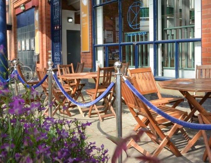 creativetourist's tweet image. For your lunch break or dinner tonight, enjoy the sunshine w/ our guide to eating outside: bit.ly/1ezFwK8