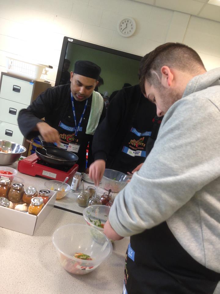cookeattalk's tweet photo. #chickenburgers #thisiswhatcookinglookslike @jamieoliver #pukka @InghamBen @RochdaleCouncil @sfnpr @headsmatter http://t.co/rbJFwb7DAk