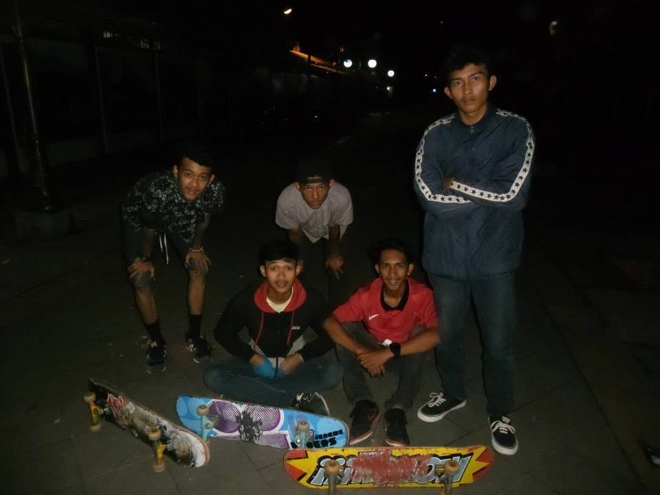 kangen saat masa masa kegini :'(! kemana mereka temen temen yang dulu slalu bersama kita!!!