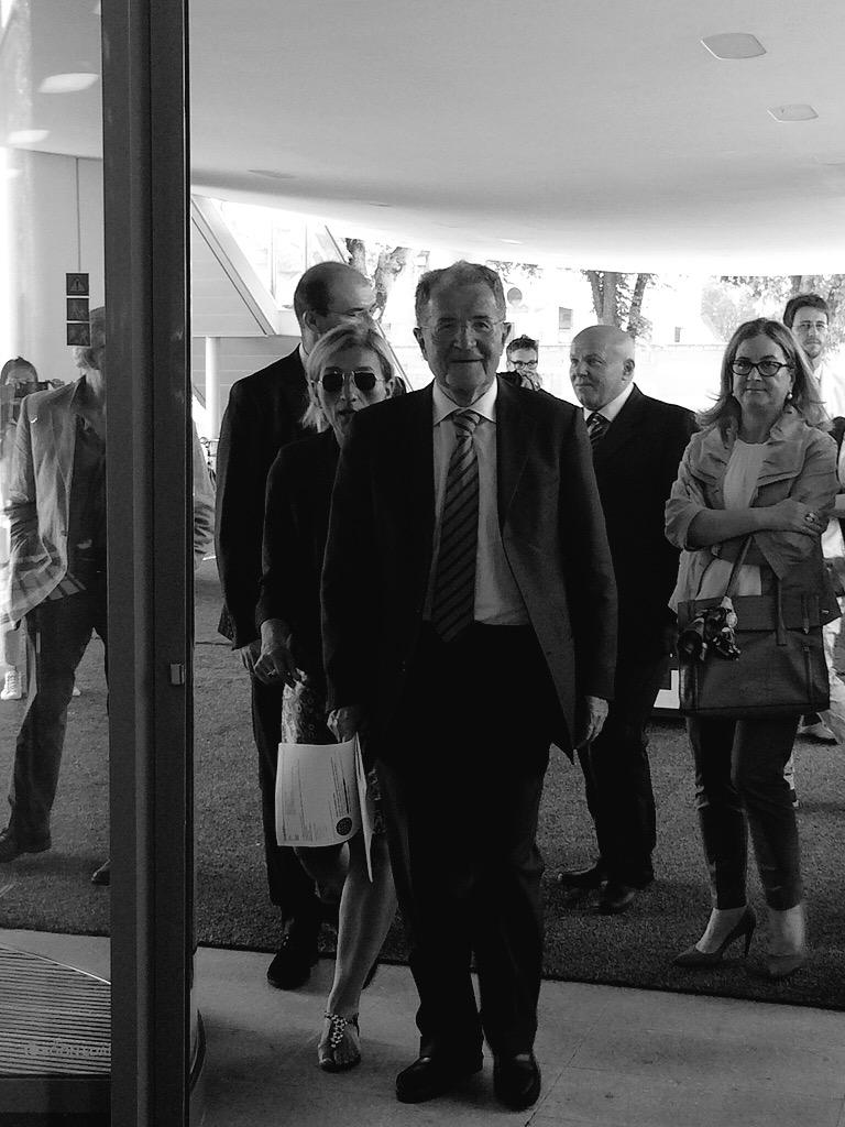CohesionDays's tweet photo. L'arrivo del professor Romano Prodi ai #scd2015. Si parte! http://t.co/4xiJqO1iKa