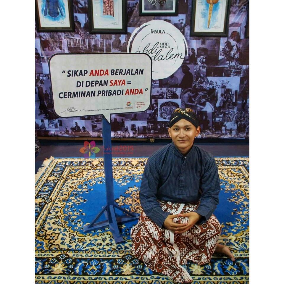 dkvbertindak's tweet photo. "Sikap Anda Berjalan Di Depan Saya = Cerminan Pribadi Anda"
pribadi kalian akan diuji di boothnya Insula, Abdi Dalem http://t.co/O4OILhNMrM