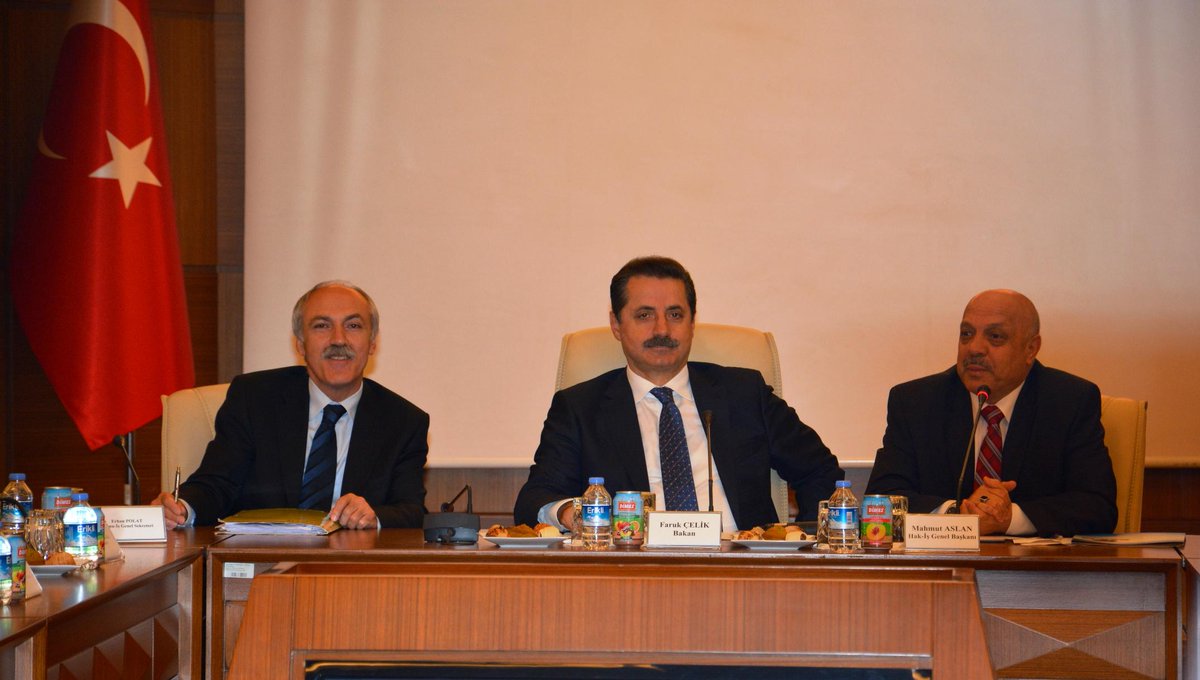 farukcelikcomtr's tweet photo. Hak-İş Konfederasyonuna bağlı sendikaların toplu sözleşme törenine katıldık http://t.co/0of8zOfxcU