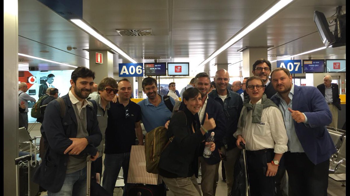“<a href="/SkySport/">skysport</a>: La squadra di Sky Sport in viaggio verso Berlino! #SkyUCL #SkyTorniamoABerlino ” buon viaggio <a href="/AleBonan/">Alessandro Bonan</a> !