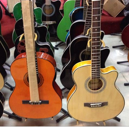 adrianbigyes's tweet image. Orange or Yellow? #HelpMeChoose