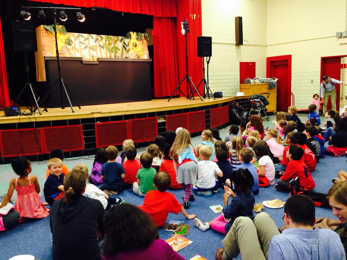 CurrieRenwick's tweet photo. Capitol Hill Cluster's Summer Reading kick-off night complete with puppet show, dinner, &amp; reading excitement! http://t.co/ascX8XMgGY