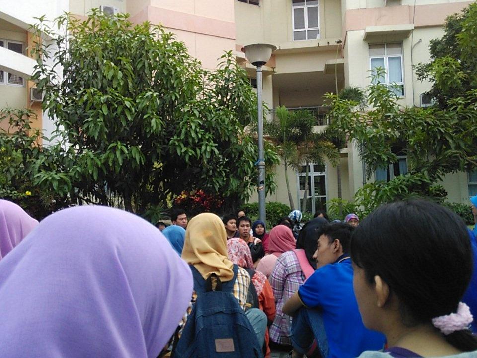 Mimin lagi rapat kedua orenji nih.