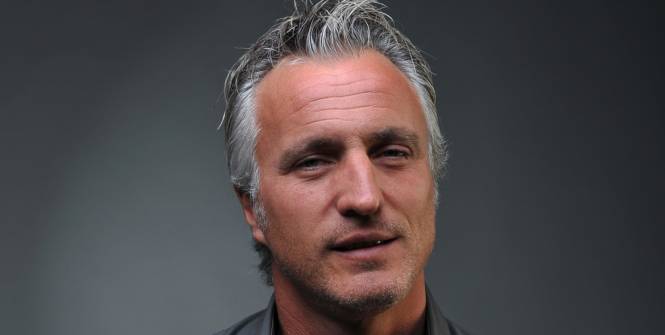 lequipe's tweet photo. FIFA : David Ginola relance sa candidature http://t.co/gV6GklOzFk http://t.co/2htGVJGuE4